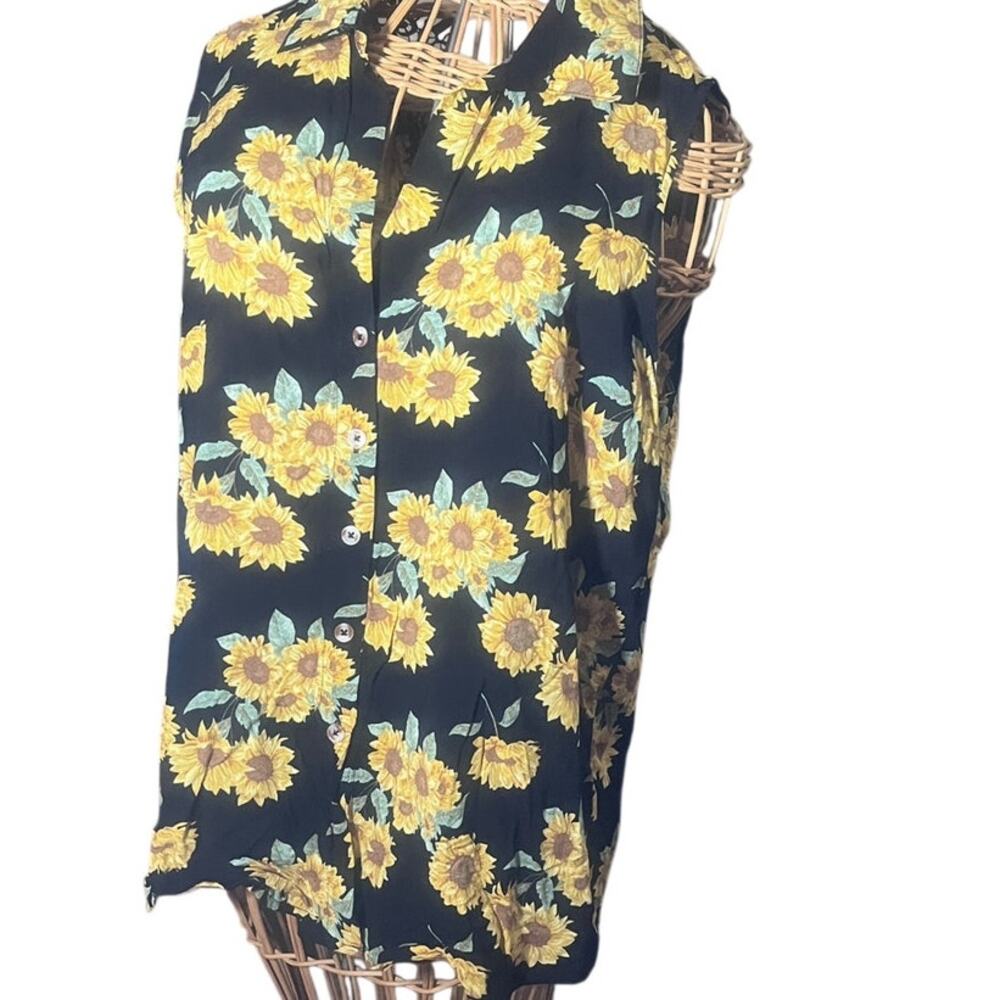 No Boundaries Sunflower Sleeveless Lace V Back Jr 11-13 NWOT